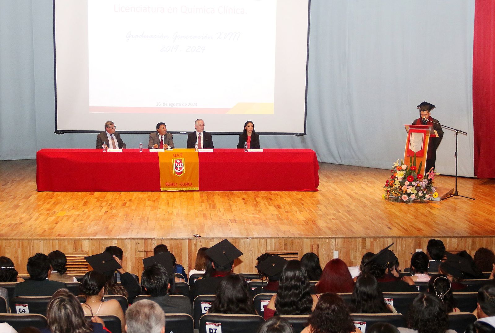 Egresó UATx profesionistas en Química Clínica